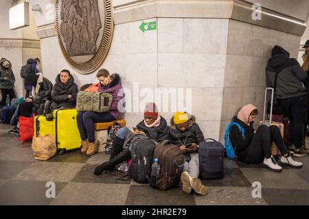 Kyiv, Ukraine. 25th Feb, 2022. Ukrainians rest in the Kyiv train station as they take shelter in Kyiv, Ukraine, Thursday, February 24, 2022. Russia has launched a full-scale invasion of Ukraine, unleashing airstrikes on cities and military bases. Photo by Oleksandr Khomenko/ Credit: UPI/Alamy Live News Stock Photo