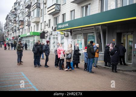 Kyiv, Ukraine. 25th Feb, 2022. Ukarainians queue at a bank in Kyiv, Ukraine, Thursday, February 24, 2022. Russia has launched a full-scale invasion of Ukraine, unleashing airstrikes on cities and military bases. Photo by Oleksandr Khomenko/ Credit: UPI/Alamy Live News Stock Photo