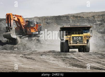 Albian Sands Oil Sands Mine, Fort Mcmurray, Canada Stock Photo - Alamy