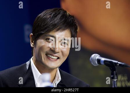 Korean actor Jang Dong-gun smiles during the press conference for the film 'Dangerous Liaisons' during the 2012 Toronto International Film Festival in Toronto on Monday, Sept. 10, 2012. (AP Photo/The Canadian Press, Aaron Vincent Elkaim)