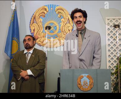 BORAT SAGDIYEV (Sacha Baron Cohen) in London at the BORAT press conference 27.10.2006 Stock Photo