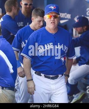 Kansas City Royals hall of famer George Brett watches practice during  spring training baseball Thursday, Feb. 23, 2006 in Surprise, Ariz. (AP  Photo/Charlie Riedel Stock Photo - Alamy
