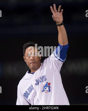 31 May. 1993: Toronto Blue Jays infielder Roberto Alomar (12) on