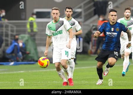 February 20, 2022, Milan, Italy: Italy, Milan, february 20 2022: Davide Frattesi (Sassuolo midfielder) back pass shot in the first half during football match FC INTER vs SASSUOLO, Serie A 2021-2022 day26 San Siro stadium  (Credit Image: © Fabrizio Andrea Bertani/Pacific Press via ZUMA Press Wire) Stock Photo