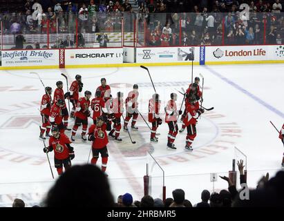 https://l450v.alamy.com/450v/2hrbmr5/ottawa-senators-players-raise-their-sticks-in-recognition-of-their-fans-after-defeating-the-new-york-rangers-during-nhl-hockey-action-in-ottawa-on-saturday-april-8-2017-the-canadian-pressfred-chartrand-2hrbmr5.jpg