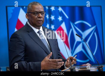Secretary of Defense Lloyd J. Austin III conducts a press conference at the NATO defense ministerial at NATO headquarters in Brussels, Belgium, Oct. 22, 2021. NATO leaders are conducting their first in-person defense ministerial since the beginning of the COVID-19 pandemic to chart the course for the alliance as it modernizes and adapts to a world dominated by strategic competition. (Department of Defense photo by Chad J. McNeeley) Stock Photo