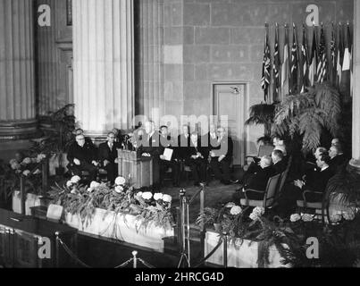 Truman signing North Atlantic Treaty Stock Photo - Alamy