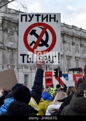 Whitehall, London, UK. 25th Feb 2022. Protesters in support of Ukraine stand opposite Downing Street. Credit: Matthew Chattle/Alamy Live News Stock Photo