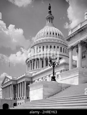 1960s THE CAPITOL BUILDING EAST FRONT WITH STAIRS TO HOUSE OF REPRESENTATIVES IN FOREGROUND WASHINGTON DC USA - r18638 KRU001 HARS REPRESENTATIVES Stock Photo