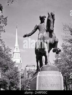 1970s STATUE OF PAUL REVERE ON HORSEBACK WITH OLD NORTH CHURCH IN BACKGROUND IN BOSTON  - r22150 KRU001 HARS COPY SPACE PERSONS PAUL REVERE MONUMENT B&W MASSACHUSETTS FREEDOM WARS HORSEBACK PERSONALITY LOW ANGLE TRAVEL USA OF 1776 STATUARY WAR OF INDEPENDENCE ZOOLOGY CONCEPTUAL REVOLUTIONARY WAR REVOLT AMERICAN REVOLUTIONARY WAR 1770s AMERICAN REVOLUTION COLONIES MA MINUTEMAN MOUNTED PAUL REVERE PERSONALITIES STATUES BLACK AND WHITE MINUTE MINUTE MAN OLD FASHIONED Stock Photo