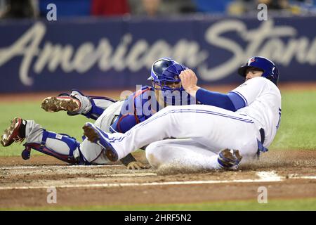 May 15, 2016: Toronto Blue Jays first baseman Justin Smoak #14 during an  MLB game between the Toronto Blue Jays and the Texas Rangers at Globe Life  Park in Arlington, TX Texas