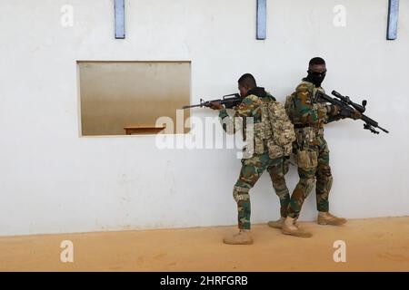 Ghana Special Force commandos during close quarter battle training alongside French and British Special Forces during exercise Flintlock 2022 February 19, 2022 near Abidjan, Ivory Coast. Stock Photo