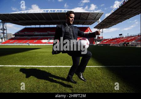 https://l450v.alamy.com/450v/2hrft2m/canada-mens-national-soccer-team-newly-announced-coach-john-herdman-poses-for-a-picture-at-bmo-field-in-toronto-on-february-26-2018-with-canada-co-hosting-the-2026-world-cup-alongside-mexico-and-the-us-an-automatic-berth-is-likely-if-yet-unconfirmed-expansion-to-a-48-team-field-will-also-help-canadas-chances-in-2026-and-beyond-but-the-canadian-soccer-association-wants-to-get-in-via-the-front-door-in-future-tournaments-including-2022-and-there-is-new-blood-in-the-program-currently-under-renovation-by-mens-coach-john-herdman-who-switched-over-from-the-womens-side-in-january-here-2hrft2m.jpg