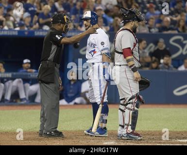 Dominican umpire Ramon De Jesus debuts in MLB