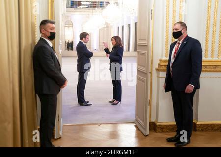 U.S Vice President Kamala Harris talks with French President Emmanuel Macron during a visit to the Elysee Palace, November 10, 201 in Paris, France. Stock Photo