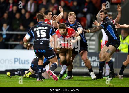 St Helens' Tom Makinson (centre) attempts to get past Wakefield Trinity's Jai Whitbread during the Betfred Super League match at Totally Wicked Stadium, St Helens. Picture date: Friday February 25, 2022. Stock Photo