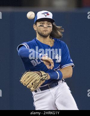 New York Yankees third baseman DJ LeMahieu warms up for the team's baseball  game against the Colorado Rockies Saturday, July 15, 2023, in Denver.(AP  Photo/David Zalubowski Stock Photo - Alamy