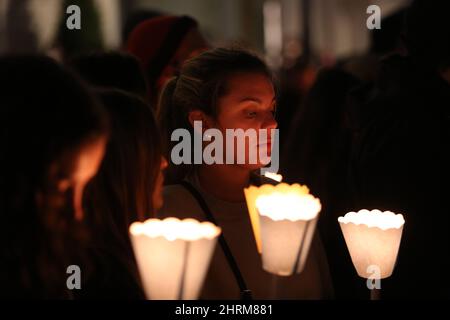 Rome, Italy. 22nd Feb, 2022. ROME, ITALY, 25.02.2022: Ukrainian and Italian protesters with candles gather in Piazza del Campidoglio in Rome, against the war operations of Russia in Ukrainian territory. Credit: Independent Photo Agency/Alamy Live News Stock Photo