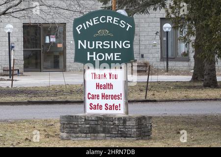 Message under Pinecrest Nursing Home sign thanking health care workers in Bobcaygeon, Ontario on Tuesday March 31, 2020. The Haliburton, Kawartha, Pine Ridge District Health Unit has said the outbreak at Pinecrest Nursing Home in Bobcaygeon is believed to be the largest in the province.THE CANADIAN PRESS/Fred Thornhill
