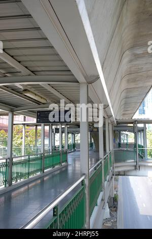 Elevated skybridge. connected to 1st level of  BTS train stations, provides convenient pedestrian access away from Bangkok's congested sidewalks Stock Photo