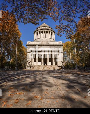 Low angle view of the general Grant national memorial in Riverside Park, New York city Stock Photo