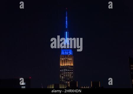 New York, USA. 25th Feb, 2022. NEW YORK, NY - FEBRUARY 25: Empire State Building is illuminated colors of Ukrainian flag on February 25, 2022 in New York City. Credit: Ron Adar/Alamy Live News Stock Photo
