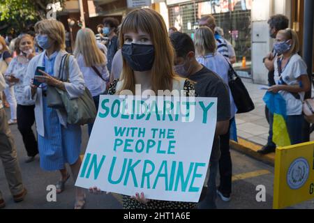 Ciudad de Buenos Aires, Argentina. 25th Feb, 2022. Protester at the Embassy of the Russian Federation at the demonstration calling for solidarity with the people in Ukraine. (Credit Image: © Esteban Osorio/Pacific Press via ZUMA Press Wire) Stock Photo