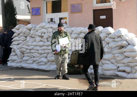 Ivano Frankivsk, Ukraine. 25th Feb, 2022. IVANO-FRANKIVSK, UKRAINE - FEBRUARY 25, 2022 - The city's military registration and enlistment office recruits volunteers wishing to join the Territorial Defence Force, Ivano-Frankivsk, western Ukraine. Credit: Ukrinform/Alamy Live News Stock Photo