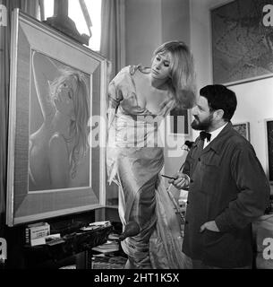 20-year-old Helen Mirren, star of Cleopatra at the Old Vic, has had many film an delay offers but turned them all down to continue her studies at drama school for another year. When she was in a restaurant the Hampstead artist Nicholas Egon spotted her and wanted to paint her. Helen and Nicholas are pictured in his Hampstead studio with the painting. 5th October 1965. Stock Photo