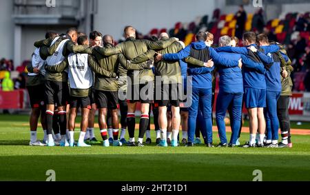 London, UK. 26th Feb, 2022. Brentford huddle before the Premier League match between Brentford and Newcastle United at Brentford Community Stadium, London, England on 26 February 2022. Photo by Phil Hutchinson. Editorial use only, license required for commercial use. No use in betting, games or a single club/league/player publications. Credit: UK Sports Pics Ltd/Alamy Live News Stock Photo