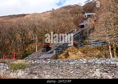 Vivyan Slate Quarry V2 table incline carries two narrow gauge waggons on a horizontal platform which runs on a wider tramway track powered by gravity Stock Photo