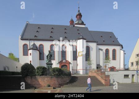 Late Gothic St. Walburga Church, monument to Rabanus Maurus, Oestrich-Winkel in the Rheingau, Hesse, Germany Stock Photo