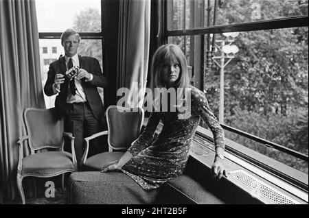 Jean Shrimpton, model and actor, pictured duringthe press announcement of 'Privilege', a film due out in 1967  Jean co stars with ex Manfred Man singer Paul Jones.  The story is presented as a narrated documentary, set in a near-future 1970s England, and concerning a disillusioned pop singer, Steven Shorter (Paul Jones), who is the most-loved celebrity in the country. His stage show involves him appearing on stage in a jail cell with handcuffs, beaten by police, to the horror and sympathy of the audience. It is described that the two main parties of England have formed a coalition government a Stock Photo