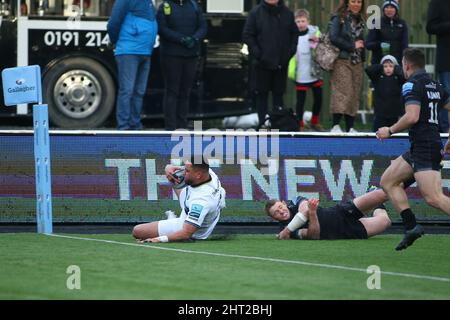 NEWCASTLE UPON TYNE, FEB 26TH Bath's Joe Cokanasiga. Scores for Bath during the Gallagher Premiership match between Newcastle Falcons and Bath Rugby at Kingston Park, Newcastle on Saturday 26th February 2022. (Credit: Michael Driver | MI News) Credit: MI News & Sport /Alamy Live News Stock Photo