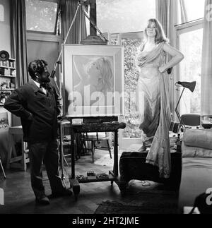 20-year-old Helen Mirren, star of Cleopatra at the Old Vic, has had many film an delay offers but turned them all down to continue her studies at drama school for another year. When she was in a restaurant the Hampstead artist Nicholas Egon spotted her and wanted to paint her. Helen and Nicholas are pictured in his Hampstead studio with the painting. 5th October 1965. Stock Photo