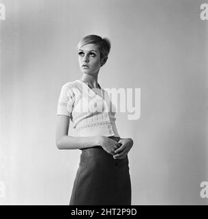 Twiggy - (born Leslie Hornby, and married name Leslie Lawson). Pictured in this October 1966 shoot for The Mirror and Herald, by Ron Burton. Twiggy was discovered in 1966  Picture taken 28th October 1966 Stock Photo