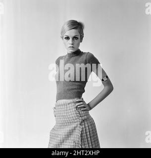 Twiggy - (born Leslie Hornby, and married name Leslie Lawson). Pictured in this October 1966 shoot for The Mirror and Herald, by Ron Burton. Twiggy was discovered in 1966  Picture taken 28th October 1966 Stock Photo