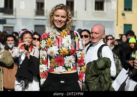 Milan, Italy: February 25, 2022: Eva Herzigova arrives at the Milan Fashion Week, Fall/Winter 2022/2023, Etro show Stock Photo