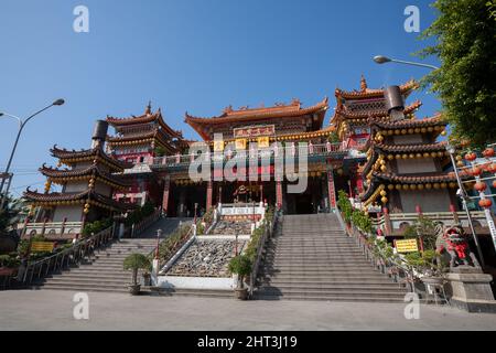 Chi Ming Palace, honoring Confucius and Lord Guan, near the Spring and Autumn Pavilion and Dragon and Tiger Pagodas on Lotus Lake, Kaohsiung, Taiwan Stock Photo