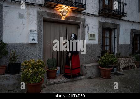 Luzon, Spain. 26th Feb, 2022. A woman with her face covered with a white cloth wearing a traditional dress, known as 'Mascaritas' is seen during a traditional carnival festival. Every year, the small village of Luzon, in Guadalajara, hosts a carnival festival named 'Diablos y Mascaritas' (Devils and Masks). The carnival it's believed to date from Celtic times, although the first written reference documenting Luzon's Carnival are from the 14th century. Credit: Marcos del Mazo/Alamy Live News Stock Photo