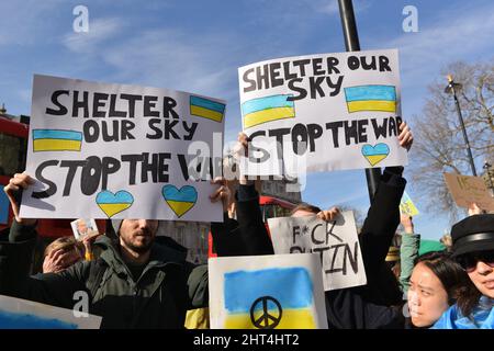 Ukrainians living in London and anti-war protesters, demonstrated opposite Downing Street against Russian invasion of Ukraine. Stock Photo