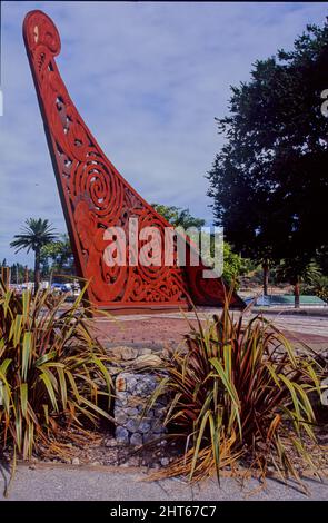 Wooden sculpture of a Maori canoe prow, Gisborne, New Zealand Stock Photo