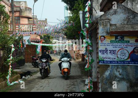 Santiniketan, India. 27th Feb, 2022. The West Bengal State Election Commission (SEC) issued a notification Elections to 108 municipalities will be held on 27 February 2022. Election is going on at Bolpur Municipality, West Bengal, India. (Photo by Samiran Nandy/Pacific Press) Credit: Pacific Press Media Production Corp./Alamy Live News Stock Photo
