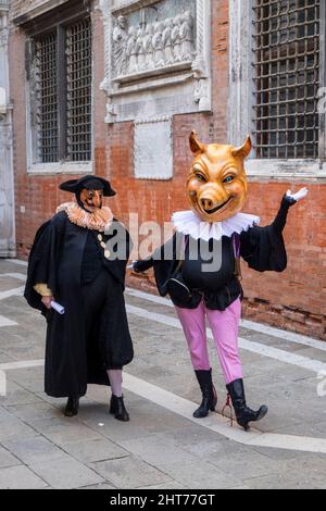 VENICE, ITALY - FEBRUARY 27: A reveller wearing a costume during the Venice Carnival on February 27, 2022. The theme for the 2022 edition of Venice Carnival is 'Remember The Future' and will run from February 12 to March 1. Main carnival festivities have been canceled to limit the spread of Covid-19. Credit: Zanon Luca/Alamy Live News Stock Photo