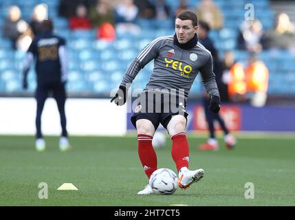 London, England, 26th February 2022. John Fleck of Sheffield Utd  warms up before the Sky Bet Championship match at The Den, London. Picture credit should read: Paul Terry / Sportimage Stock Photo