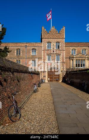 Jesus College Cambridge - Main gate entrance walkway, known as the chimney, to Jesus College, part of the University of Cambridge. Founded in 1496. Stock Photo