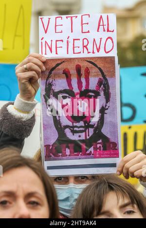 Malaga, Spain. 27th Feb, 2022. Rally against Russia's attack on Ukraine in Malaga.'People want peace', 'No war', 'No war', 'Ukraine is not Russia', 'Ukraine, the world is with you', 'Peace for Ukraine. Russians against the war' and proclamations against the Russian president, Vladimir Putin, are some of the banners that have been seen this Sunday, again, in the square of the Marina of Malaga capital where hundreds of people have demanded the end of the attack ordered by Russia against Ukraine in the early hours of last Thursday. (Credit Image: © Lorenzo Carnero/ZUMA Press Wire) Stock Photo