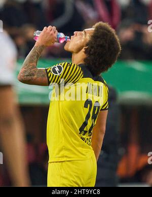 Axel WITSEL, BVB 28  in the match FC AUGSBURG - BORUSSIA DORTMUND 1-1 1.German Football League on Feb 27, 2022 in Augsburg, Germany  Season 2021/2022, matchday 24, 1.Bundesliga, 24.Spieltag. © Peter Schatz / Alamy Live News    - DFL REGULATIONS PROHIBIT ANY USE OF PHOTOGRAPHS as IMAGE SEQUENCES and/or QUASI-VIDEO - Stock Photo