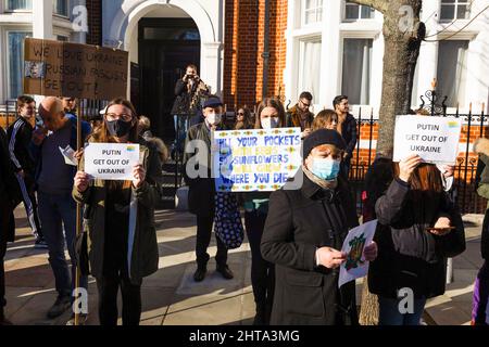 London, UK. 27th Feb, 2022. Protestors hold placards during the demonstration against Russiaís invasion of Ukraine outside the Russian Embassy in London. Credit: SOPA Images Limited/Alamy Live News Stock Photo