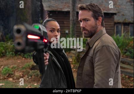 RYAN REYNOLDS and ZOE SALDANA in THE ADAM PROJECT (2022), directed by SHAWN LEVY. Credit: Skydance Productions / Album Stock Photo